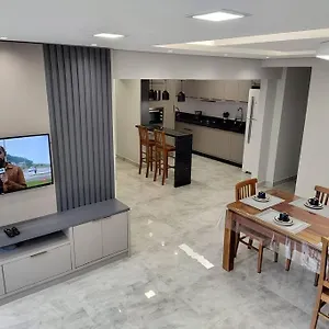 https://amplo-apartamento-na-quadra-mar.santa-catarina-brasil.com
